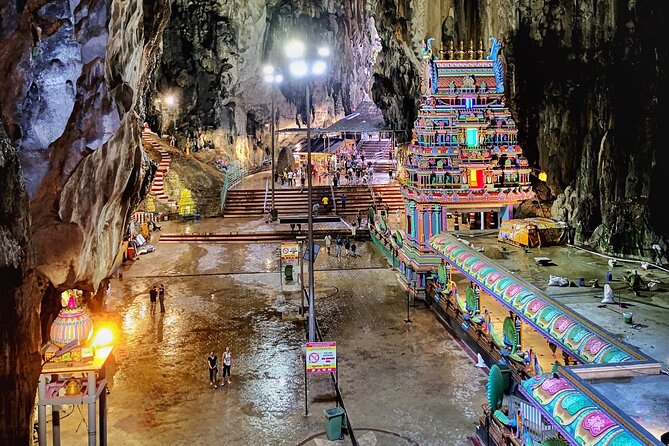 Batu Caves and Sari Experience with Batik Workshop - What the guide adds to the day