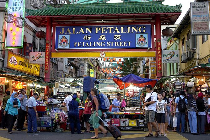 Best of KL at Night – Iconic Sights, Local Life & City Lights - Lake Symphony and the KLCC fountain show
