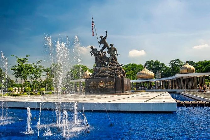 Best of Kuala Lumpur City Tour Including National Museum and National Monument - National Monument and the meaning of Tugu Negara