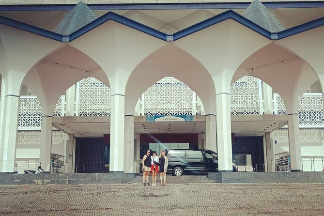 Blue Mosque And Batu Caves Private Tour from Kuala Lumpur - Starting with the Blue Mosque in Shah Alam