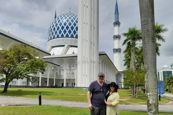 Blue Mosque And Batu Caves Private Tour from Kuala Lumpur - Who Should Book This Experience?