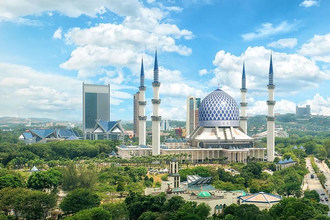 Blue Mosque And Batu Caves Tour - The watch shop adds a commercial break