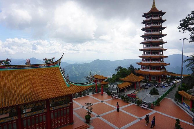 Breezy Genting Highland Day Tour from Kuala Lumpur - Riding the Awana SkyWay over the rainforest