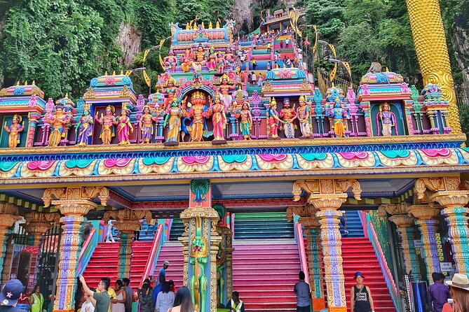 Country & Batu Caves Half-Day Tour (Private Tour) - Facing the 140-foot Lord Murugan statue