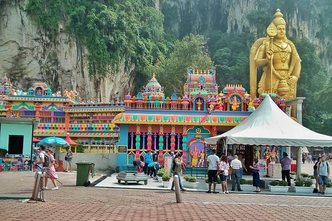 Country & Batu Caves Half-Day Tour (Private Tour) - Seeing batik made with wax and dye