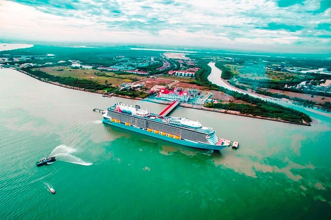 Day Trip from Port Klang to Kuala Lumpur Most Iconic Locations - Port Klang pickup and the one-hour road into the city
