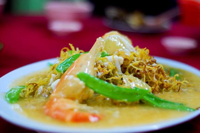 Eat Like a Local: Kuala Lumpur Hawker Center and Street Food Tour by Night - What the guides add to the meal