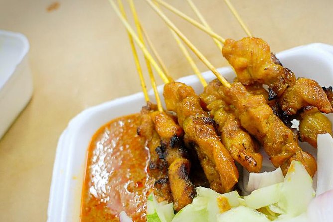 Eat Like a Local: Kuala Lumpur Hawker Center and Street Food Tour by Night - Starting at Taman Paramount at 7 p.m.