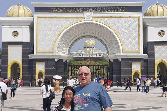 Explore Kuala Lumpur: Iconic City Landmarks & Batu Caves - Petronas Twin Towers: a fast Kuala Lumpur photo stop