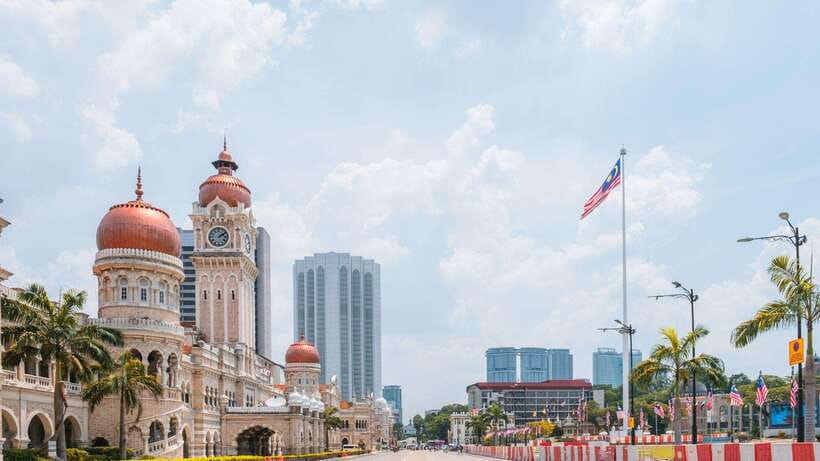 From KLIA or Port Klang: Kuala Lumpur Transit Tour - A quick look at batik, chocolate, and local shopping