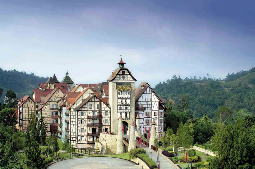 From Kuala Lumpur: Colmar Tropicale and Batu Caves Day Trip - From Hindu shrine to French-style hill resort