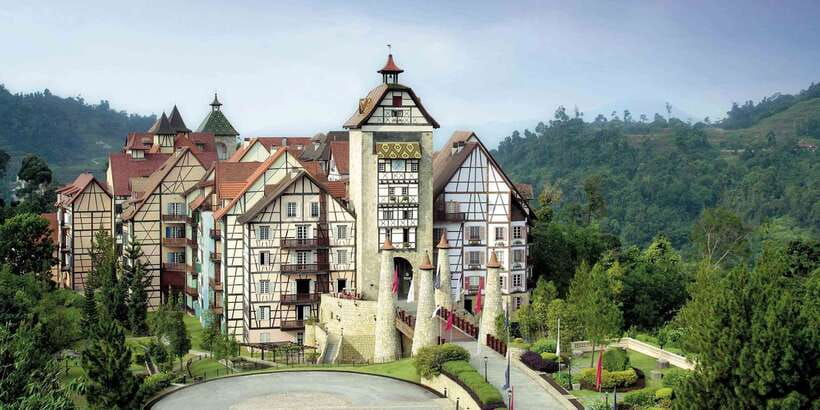 From Kuala Lumpur: Colmar Tropicale and Batu Caves Day Trip - Who will enjoy this day most