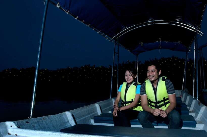 From Kuala Lumpur: Fireflies Tour and Seafood Dinner - Bukit Melawati, old fort, and the Altingsburg Lighthouse