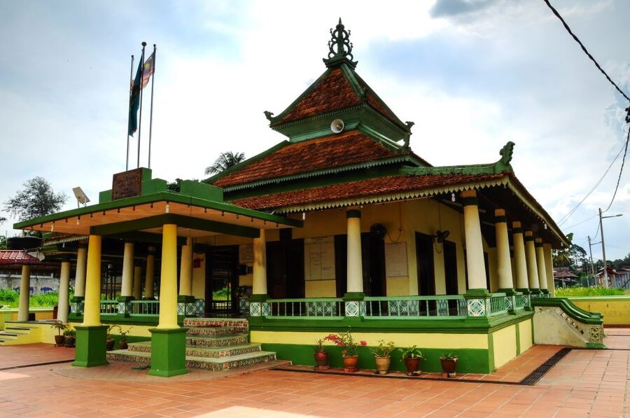 From Kuala Lumpur: Full-Day Historical Tour of Malacca - Cheng Hoon Teng and three Chinese traditions