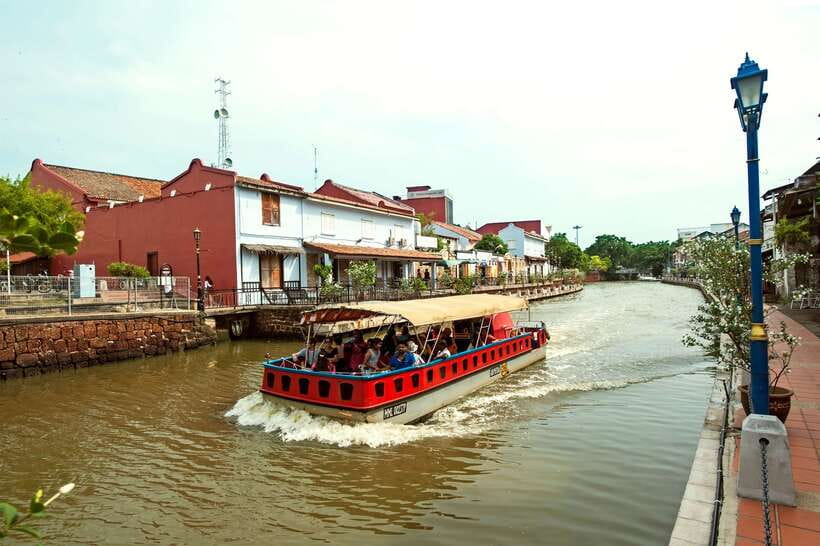 From Kuala Lumpur: Full-Day Historical Tour of Malacca - How much walking and free time should you expect?