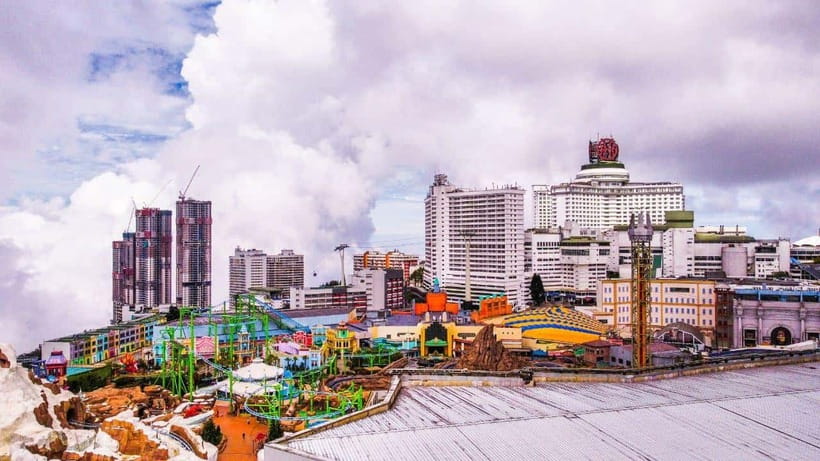 From Kuala Lumpur: Genting Highlands Day Tour & Gondola Ride - The road to Awana Station