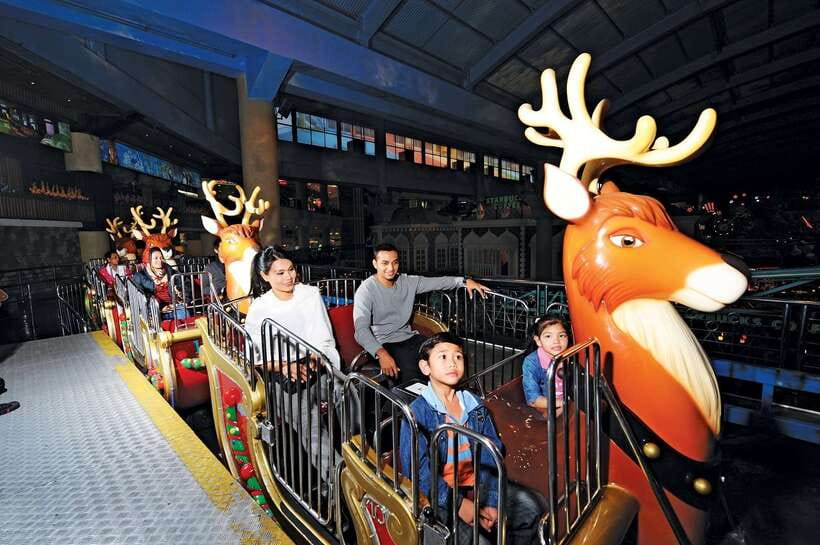 Genting Highland: Private Day Trip from Kuala Lumpur - Batu Caves gives the morning a cultural stop