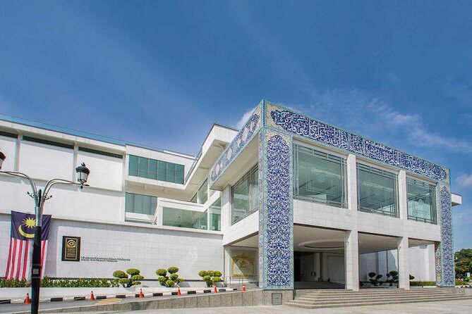 Islamic Arts Museum Admission with Kuala Lumpur Famous Landmarks - Why the Islamic Arts Museum makes a good first stop
