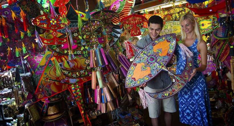Kuala Lumpur: 4-Hour Authentic Local Markets & Event Tour - Central Market and Malaysian crafts