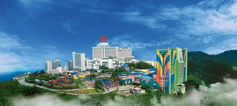 Kuala Lumpur: Batu Caves & Genting Private Day Trip - Batu Caves begins the day with a 272-step challenge