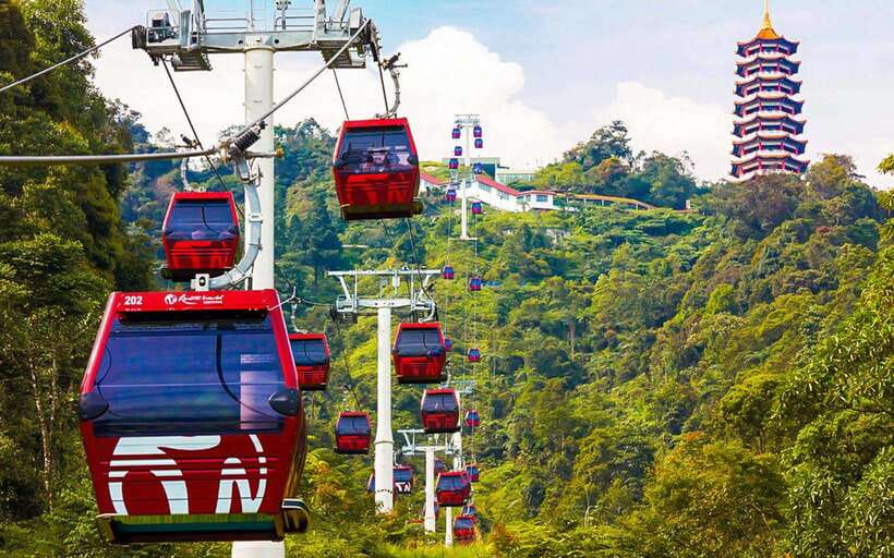 Kuala Lumpur: Batu Caves & Genting Private Day Trip - The cable car changes the mood at Genting Highlands