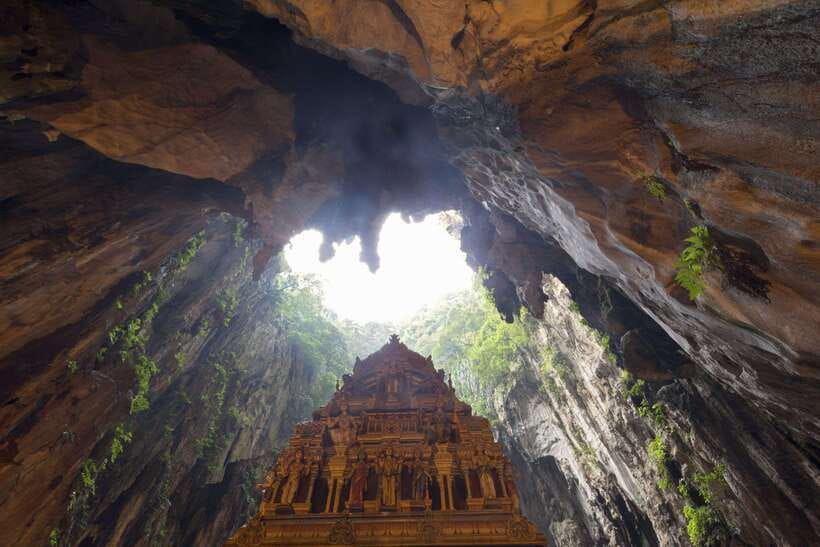 Kuala Lumpur: Batu Caves & Genting Private Day Trip - A guide makes the temple visit more useful