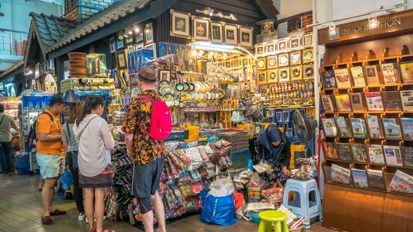 Kuala Lumpur: Batu Caves & Historic Buildings Tour - Chinatown, Petaling Street, and local food
