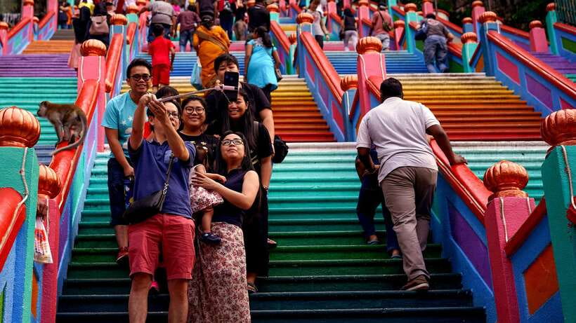 Kuala Lumpur: Batu Caves & Historic Buildings Tour - What the guides add to the experience