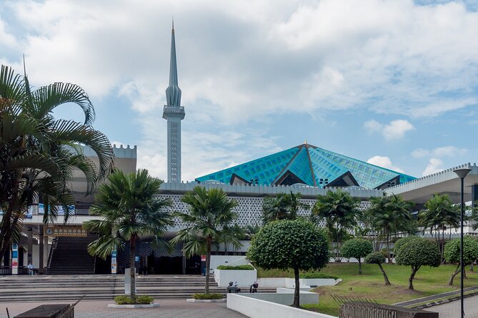 Kuala Lumpur City & Batu Caves Temple Private Tour - Thean Hou Temple and Kuala Lumpur’s Chinese tradition