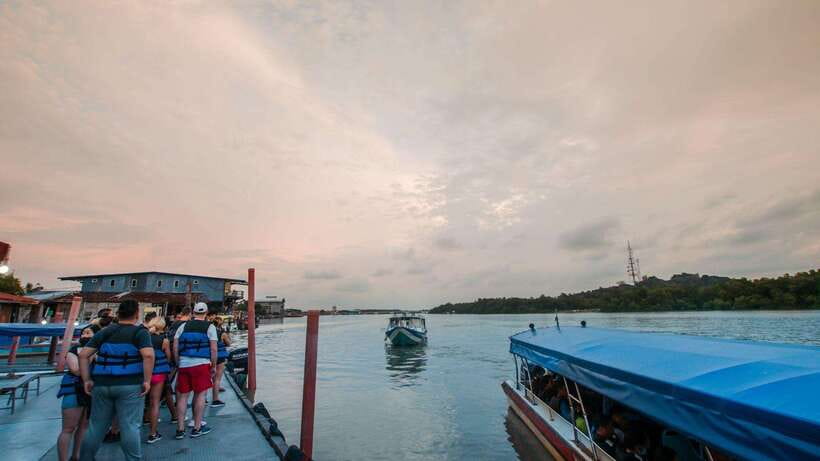Kuala Lumpur: City Sights, Batu Caves and Fireflies Day Trip - Seafood dinner by the river