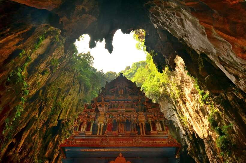 Kuala Lumpur: City Tour & Batu Caves Combo - Batik painting and the shopping stop