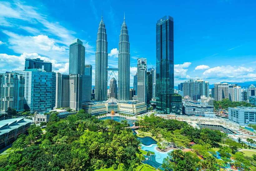 Kuala Lumpur: City Tour, KL Tower Ticket & Putrajaya w/ Boat - Seeing the Petronas Twin Towers up close