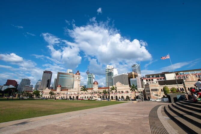 Kuala Lumpur City Tour with 21 Attraction (Private) - National Monument, gardens, and the National Mosque