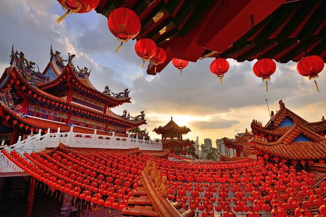 Kuala Lumpur City Tour with 21 Attraction (Private) - The palace and Batu Caves bring two very different sights
