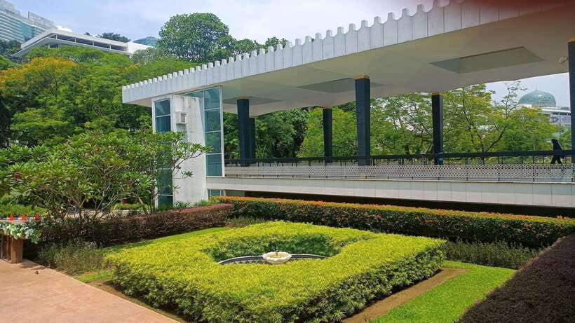 Kuala Lumpur City Tour with KL Tower Ticket - Starting at the King’s Palace