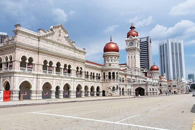 Kuala Lumpur Cultural and Heritage Tour - Chan See Shu Yuen Temple and its colorful rooflines