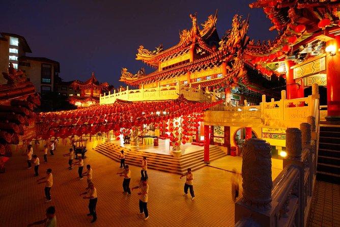Kuala Lumpur Customizable Private Tour Including Driver - Petronas Twin Towers and free time in the city