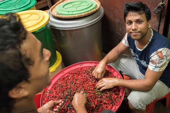 Kuala Lumpur Food Tour Through Chow Kit - The first tastings: local sweets and market flavors