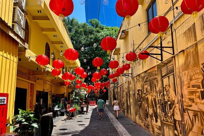 Kuala Lumpur Food Tour with 12+ Authentic Dishes & Local Secrets - Lorong Panggung and the old lanes