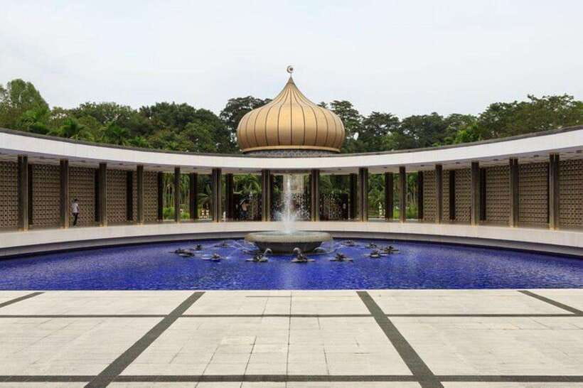 Kuala Lumpur: Full-Day Private City Highlights Tour - Petronas Twin Towers and Kuala Lumpur Tower