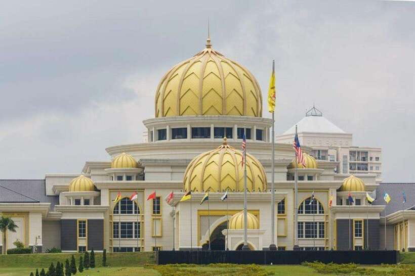 Kuala Lumpur: Full-Day Private City Highlights Tour - Batu Caves and the 272-step climb