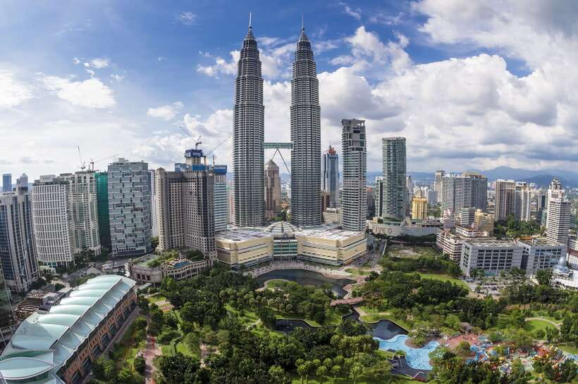 Kuala Lumpur Full-Day Sightseeing Tour with Batu Caves - Batu Caves and the 272-step climb