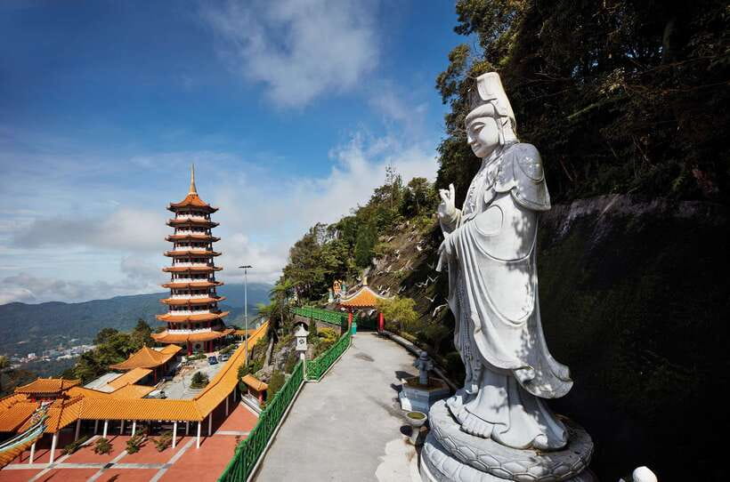 Kuala Lumpur: Genting Highlands & Batu Caves Day Trip - The guides make the shared format work