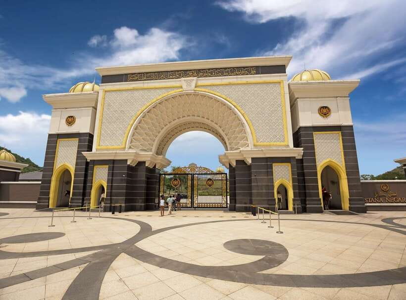 Kuala Lumpur: Half-Day Photo Tour with Petronas Twin Towers - Perdana Botanical Garden and the National Mosque