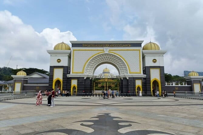 Kuala Lumpur International Airport Transfers - Who should book this ride?