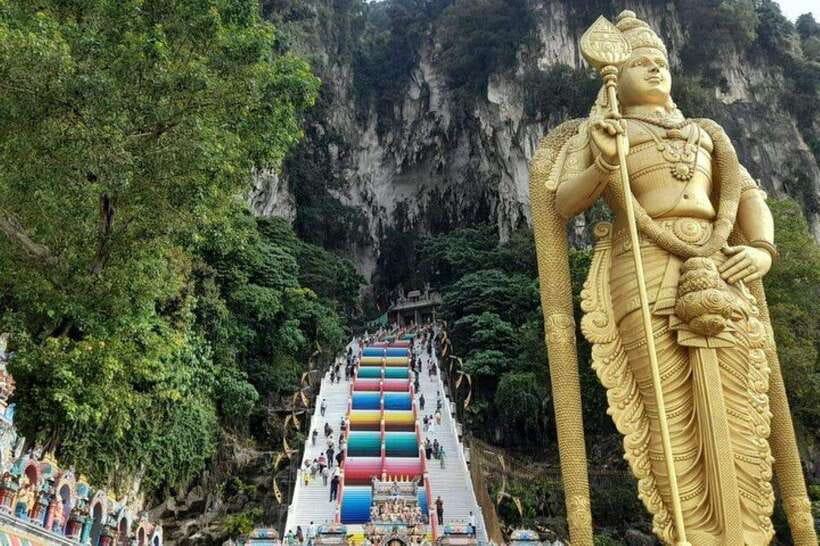Kuala Lumpur: Kuala Gandah and Batu Caves Private Trip - Meeting the elephants at Kuala Gandah