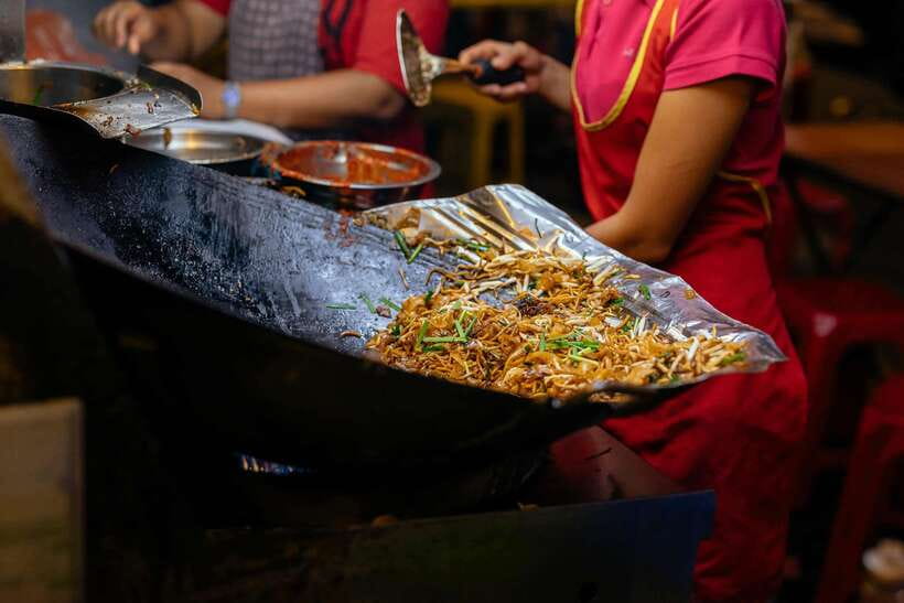 Kuala Lumpur: Local Street Food Night Tour - Mamak SK Corner and the paper dosa finale