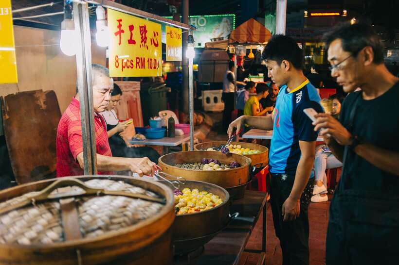Kuala Lumpur: Local Street Food Night Tour - Who should book this Kuala Lumpur food walk?