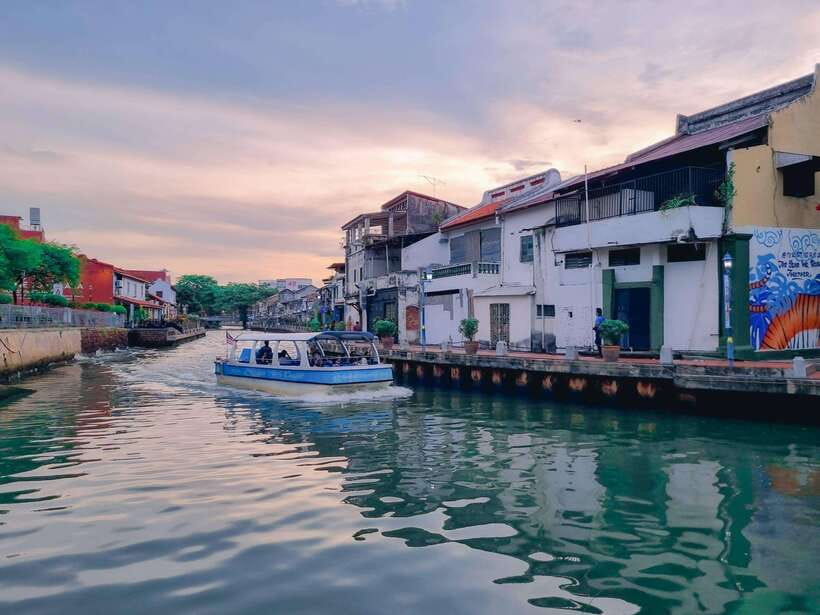Kuala Lumpur: Malacca Day Trip with River Cruise and Lunch - Dutch Square and the red civic buildings
