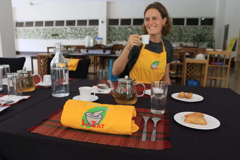 Kuala Lumpur: Malaysian Cooking Class with Market Tour - Cooking with your own station and traditional tools